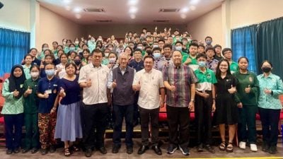 李昕甲华文高等中学开讲 启发学生掌握有效阅读