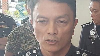 遭前男友挟持掳上车   女子机警求助脱困