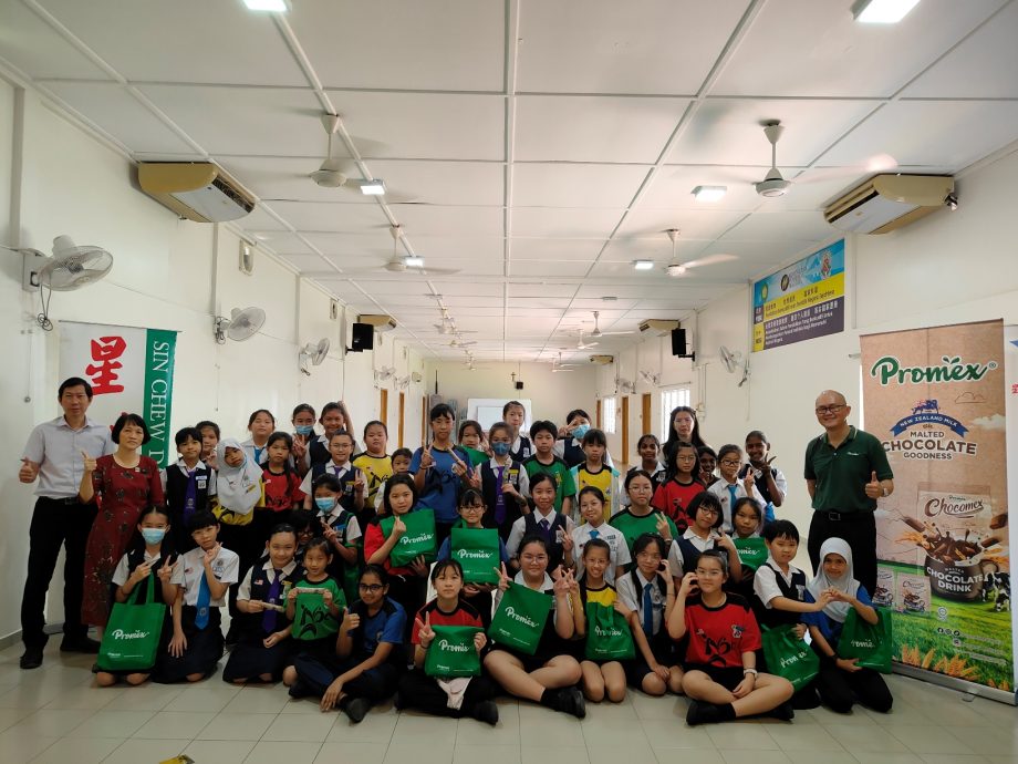 (古城第5版主文)星洲日报“学生阅报计划”,中国公学及圣母小学与学生们近距离互动交流