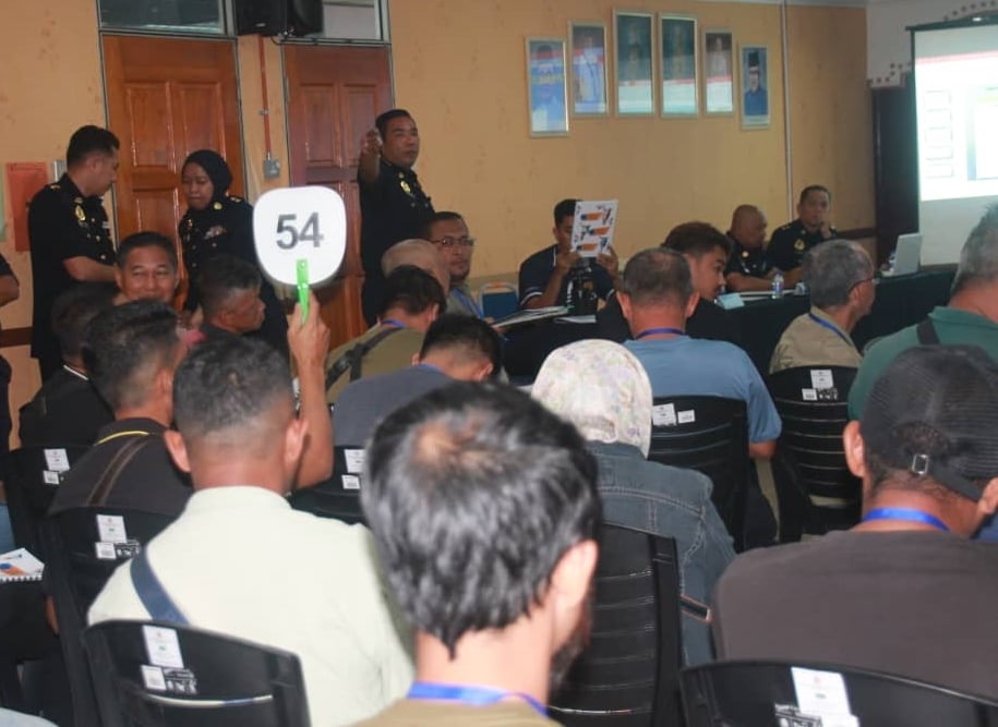 （古城第七版主文）甲州陆路交通局举行充公交通工具公开拍卖会