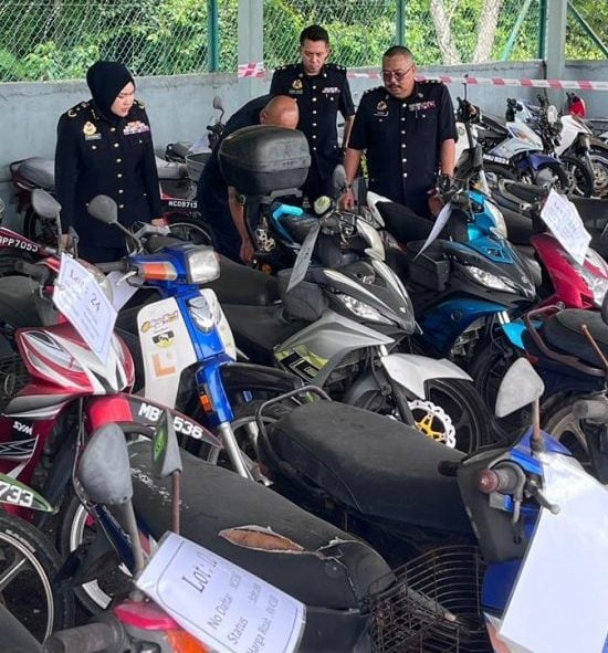 （古城第七版主文）甲州陆路交通局举行充公交通工具公开拍卖会