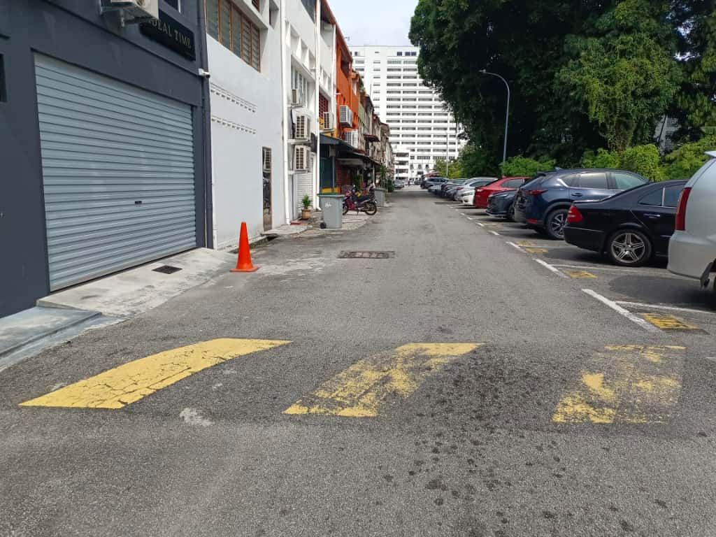 (古城第三版主文)马六甲拉也停车格“斜直交错” 造成民众混淆