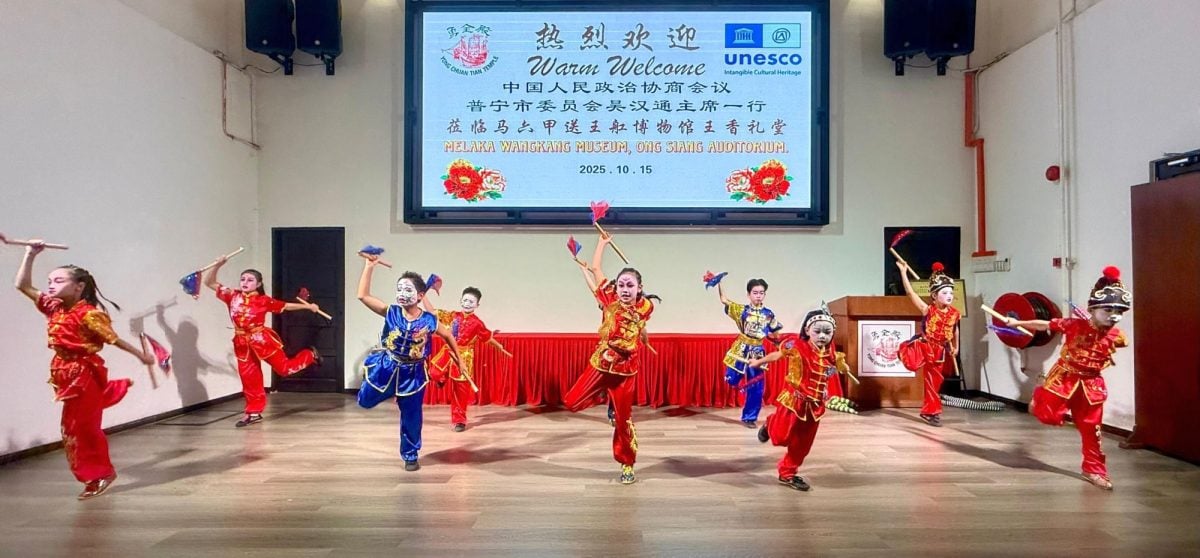 (古城第二版主文)【带你去找爱】:英歌舞