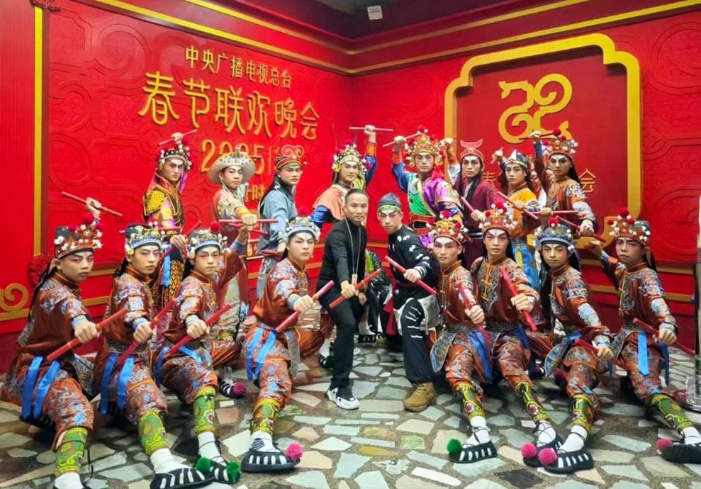 (古城第二版主文)【带你去找爱】:英歌舞