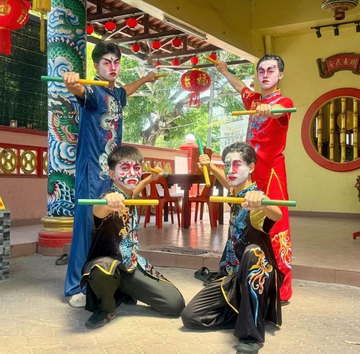 (古城第二版主文)【带你去找爱】:英歌舞