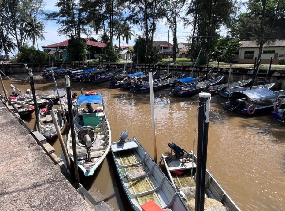 (古城第四版主文)吉里望人民代议士为人民计划活动,林万锋与渔民午叙