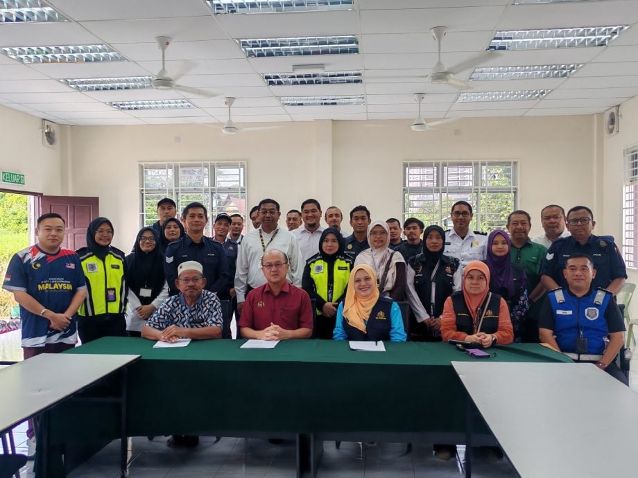 （古城第四版主文）马打古精一带发生多宗骨痛热症病例，执法人员发现当地有超过百处有蚊虫繁殖