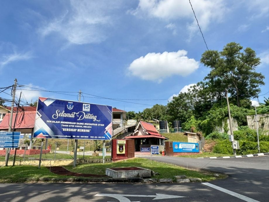 （古城）慕查法沙理科中学外道路交通拥挤 工程局将增一车道