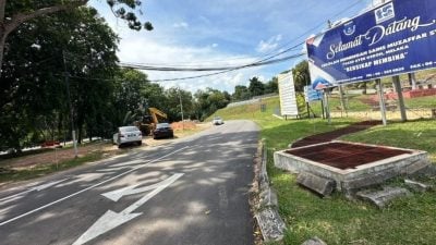 慕查法沙理科中学外 拓宽增车道解塞