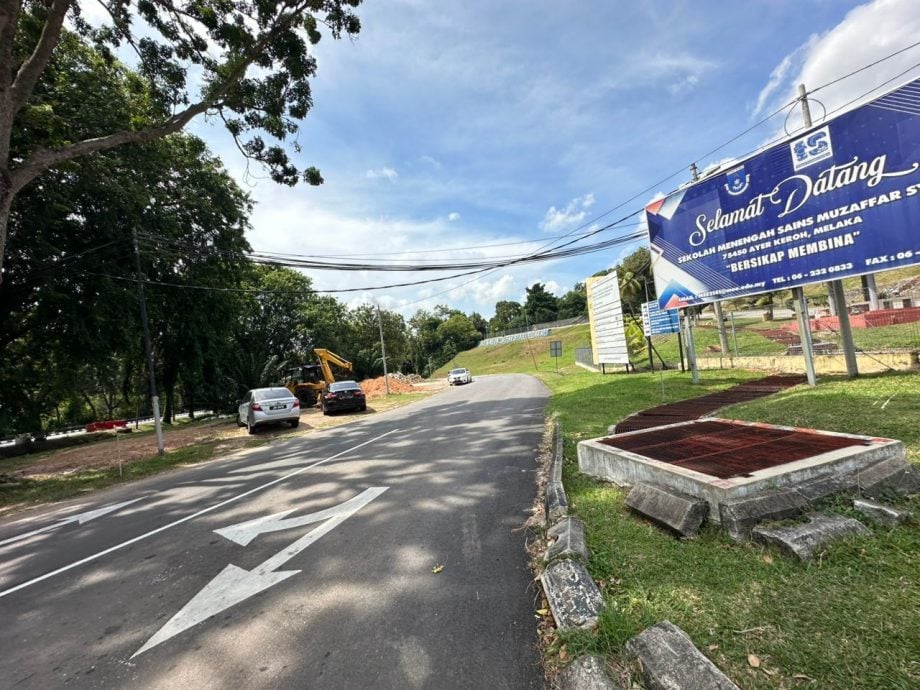 （古城）慕查法沙理科中学外道路交通拥挤 工程局将增一车道