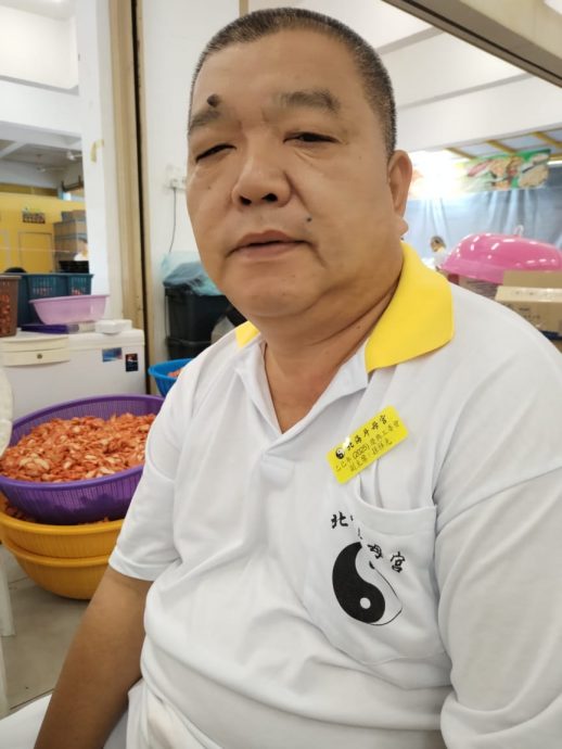 (大北马 )北海斗母宫庆典首日派发的素食盒饭创新高。