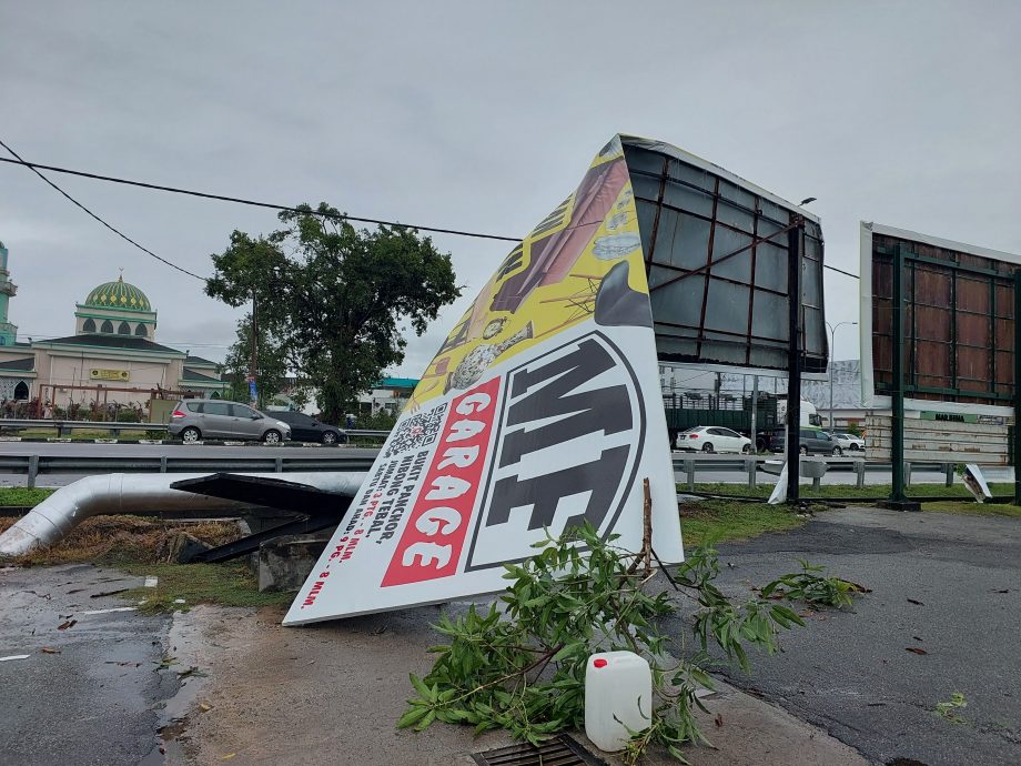 （大北马） 强风吹袭 巴里文打太平路 树倒 广告牌板吹歪