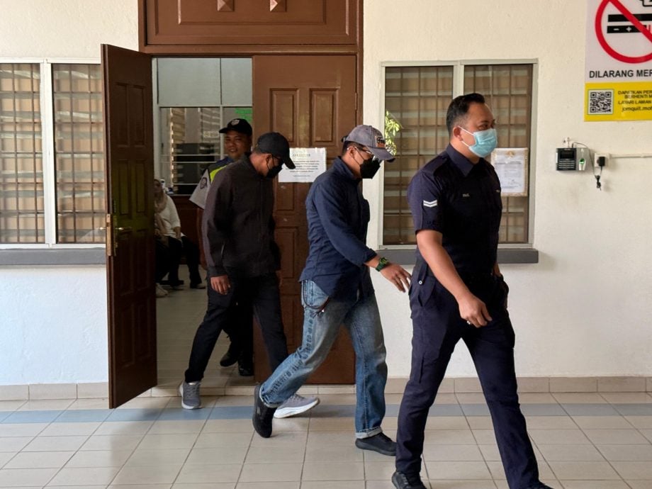 (大北马)2警员涉嫌勒索骑士被控 皆不认罪 各3000令吉保外