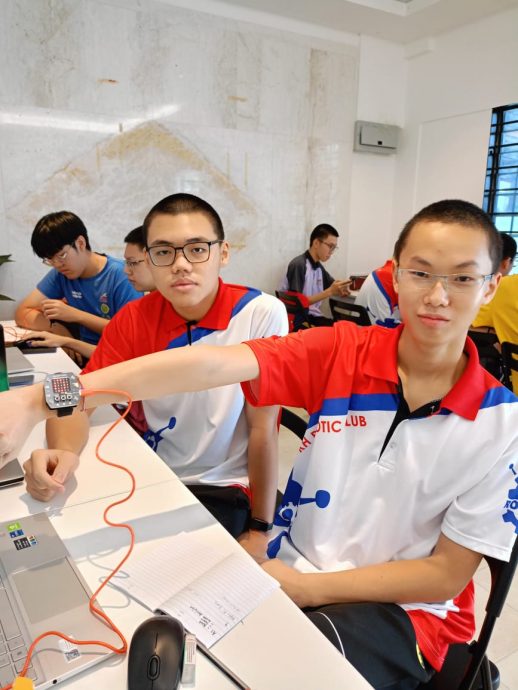 (大北马)40名中学生参与AI工作坊,收获满满。