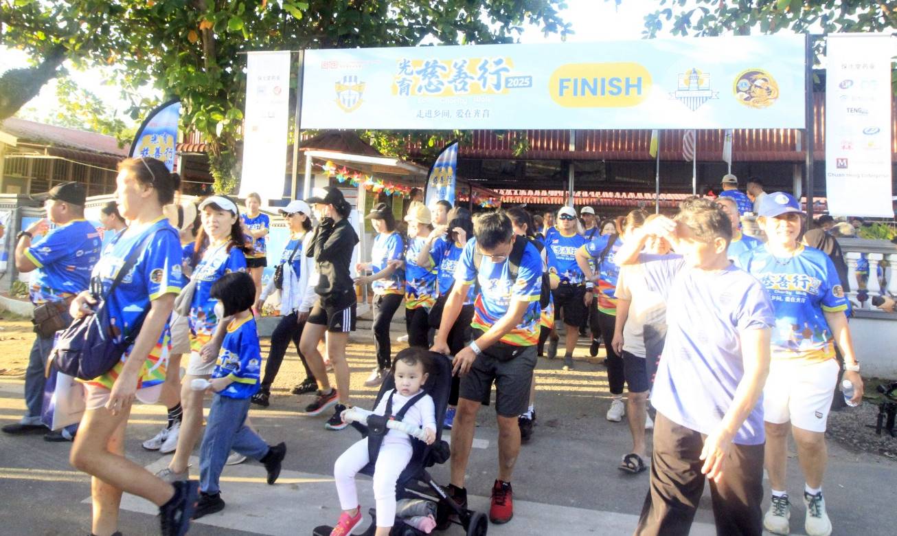 (大北马)800人参与慈善行 为光育筹得1.5万建校基金