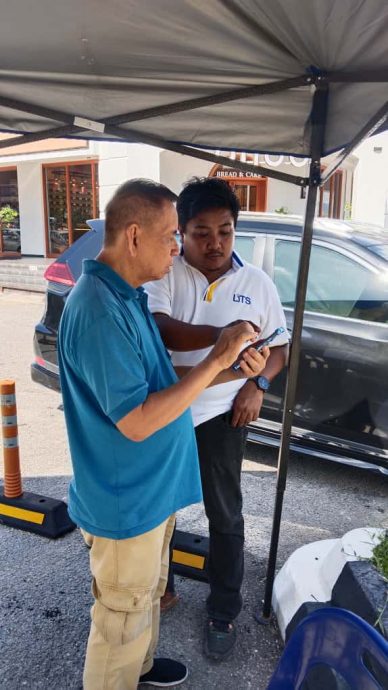 佳乡岭商业中心闸杆停车启用 商家:生意额跌半