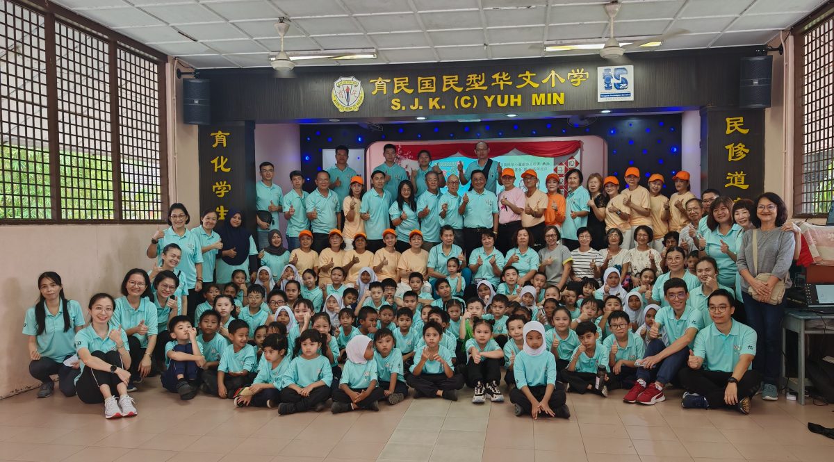 （大北马）吉打亚依淡育民华小93周年校庆，逾百名校友回到母校忆当年，当中还包括三代同堂的校友。