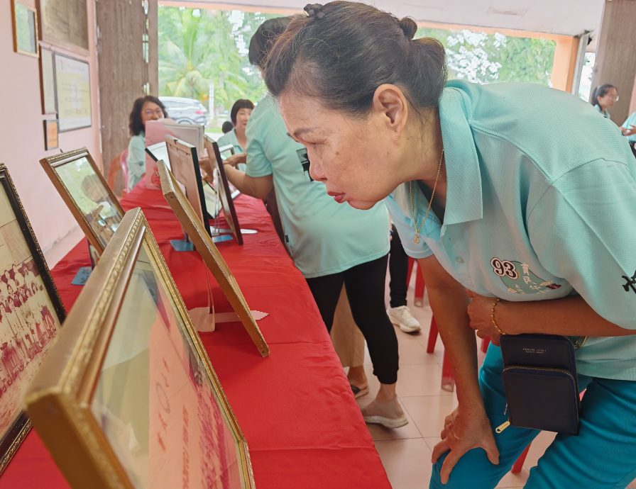（大北马）吉打亚依淡育民华小93周年校庆，逾百名校友回到母校忆当年，当中还包括三代同堂的校友。