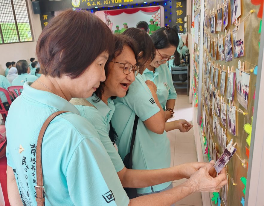 （大北马）吉打亚依淡育民华小93周年校庆，逾百名校友回到母校忆当年，当中还包括三代同堂的校友。