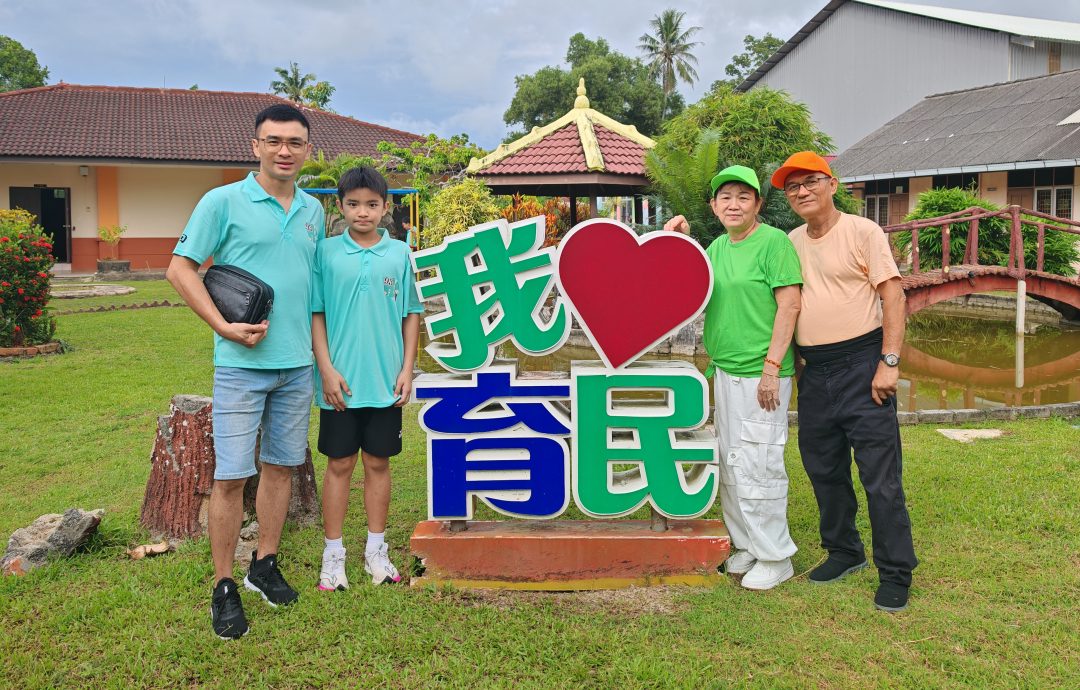 （大北马）吉打亚依淡育民华小93周年校庆，逾百名校友回到母校忆当年，当中还包括三代同堂的校友。