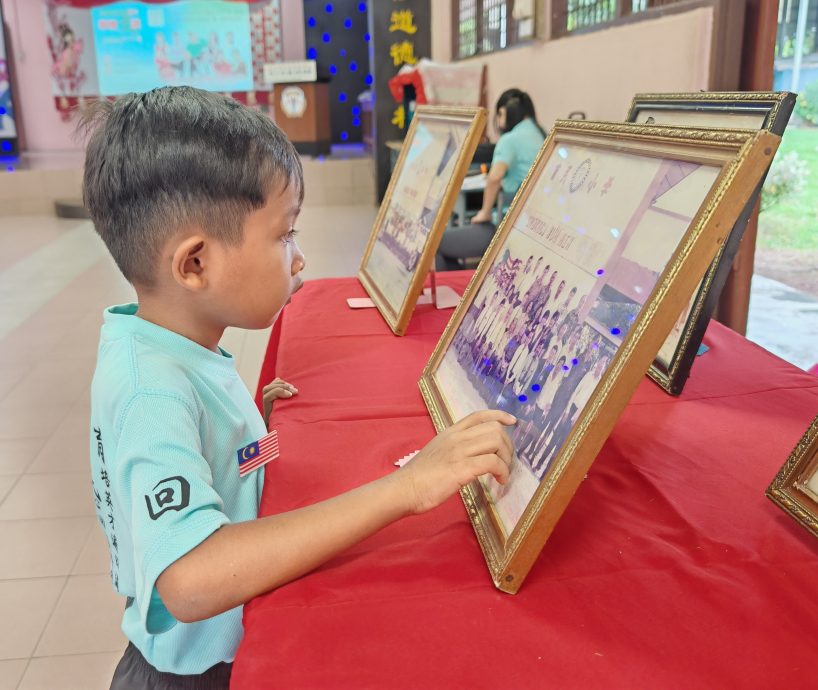 （大北马）吉打亚依淡育民华小93周年校庆，逾百名校友回到母校忆当年，当中还包括三代同堂的校友。