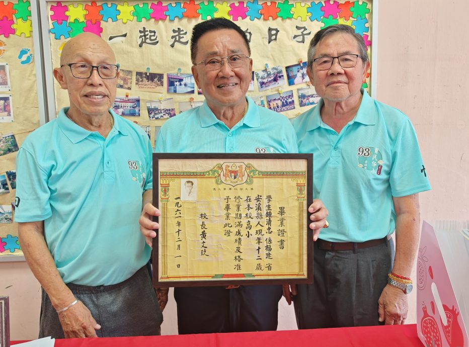 （大北马）吉打亚依淡育民华小93周年校庆，逾百名校友回到母校忆当年，当中还包括三代同堂的校友。