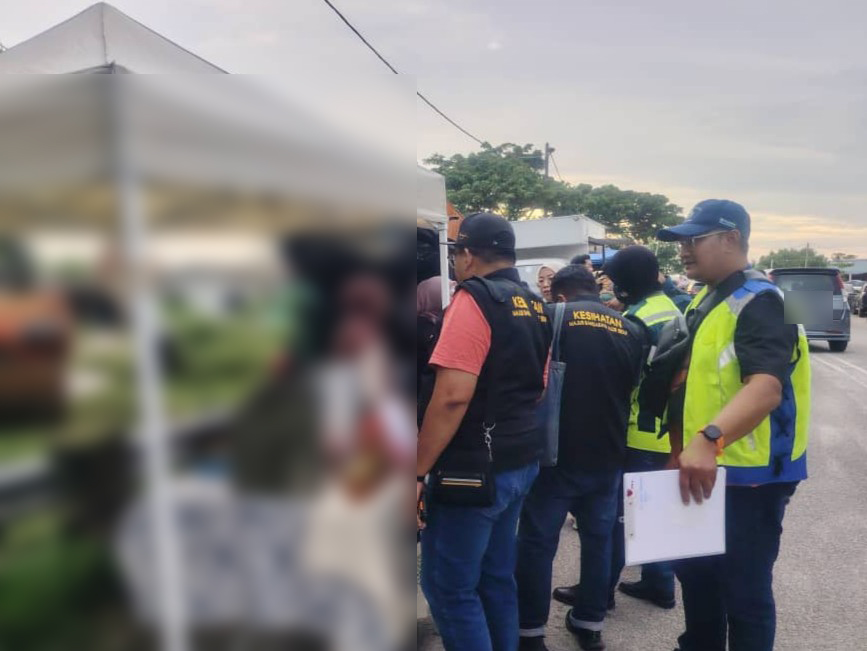 (大北马)吉打港口现随地摆档做生意,43小贩无牌遭取缔