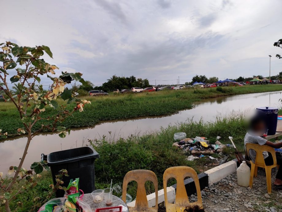 (大北马)吉打港口现随地摆档做生意,43小贩无牌遭取缔
