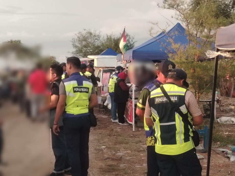 (大北马)吉打港口现随地摆档做生意,43小贩无牌遭取缔