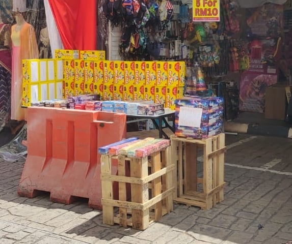 (大北马)小印度销售烟花炮竹 槟消协忧火灾风险