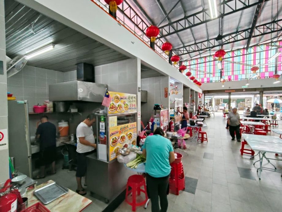 一把风扇电灯 费用涨逾200%   小贩投诉国能征零售费