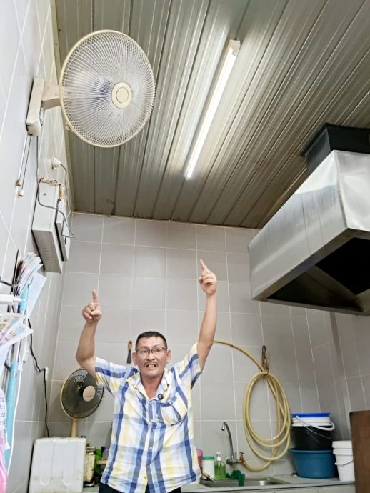 一把风扇电灯 费用涨逾200%   小贩投诉国能征零售费