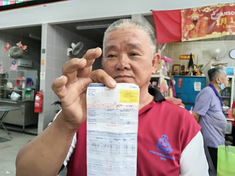 一把风扇电灯 费用涨逾200%   小贩投诉国能征零售费