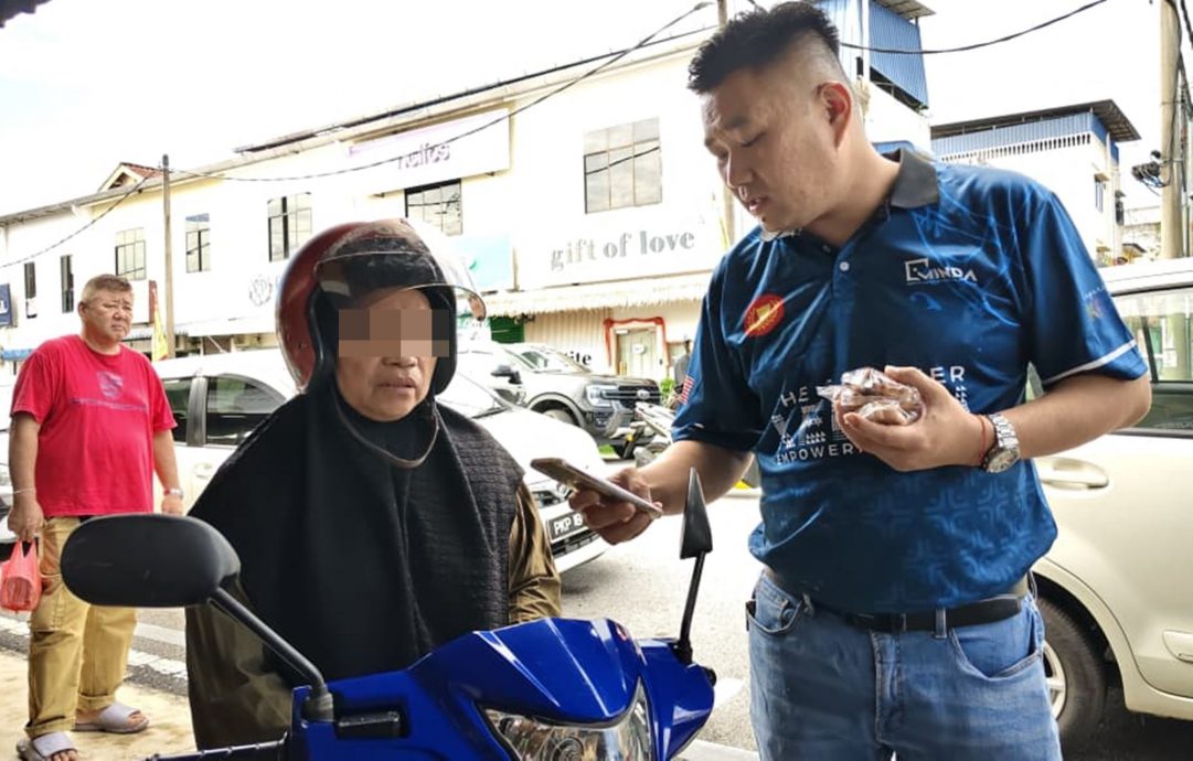 （大北马）巴刹出现“假中奖换奖金”骗局  6旬妇女被骗走逾2万令吉金饰