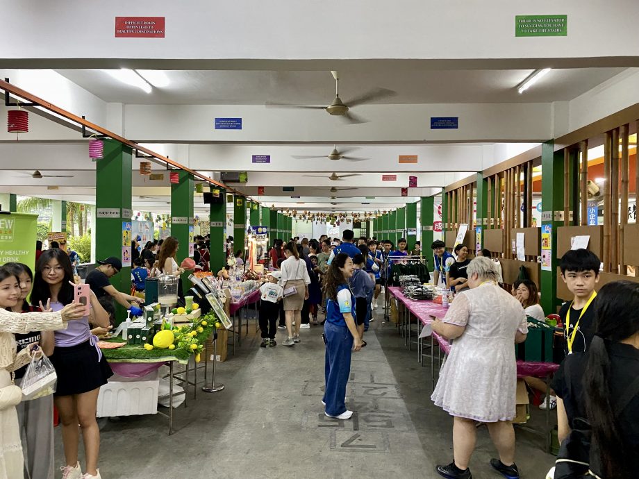 （大都会/学校版头）巴生中华女校礼堂LED屏幕开幕暨中秋市集   逾2000人共同点亮校园