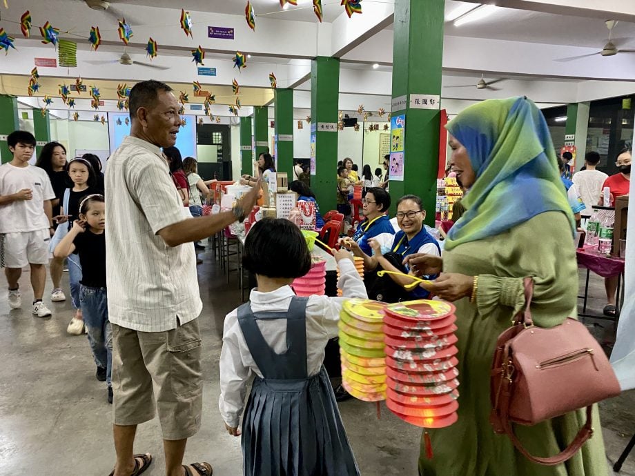 （大都会/学校版头）巴生中华女校礼堂LED屏幕开幕暨中秋市集   逾2000人共同点亮校园