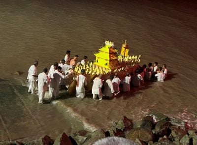 双溪威灵应殿九皇爷回銮   逾千信众情人桥送驾