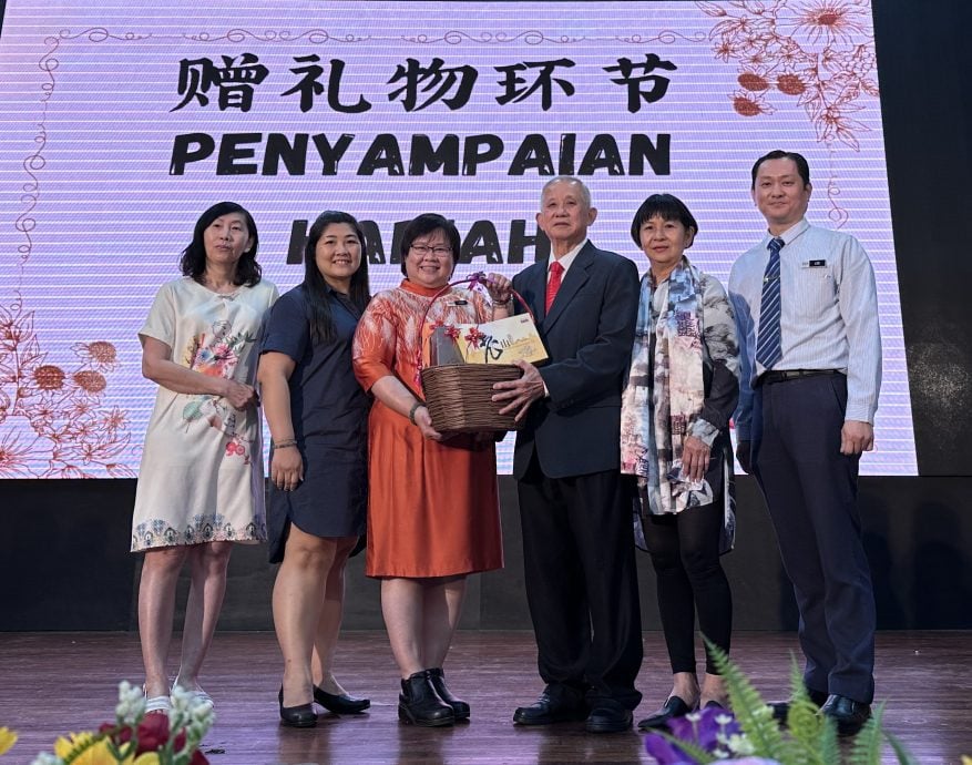 (大都会)培英华小举办荣休感恩典礼 欢送前任董事长李天赐/5图