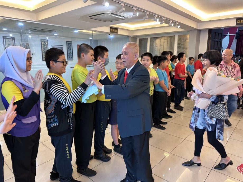 (大都会)培英华小举办荣休感恩典礼 欢送前任董事长李天赐/5图