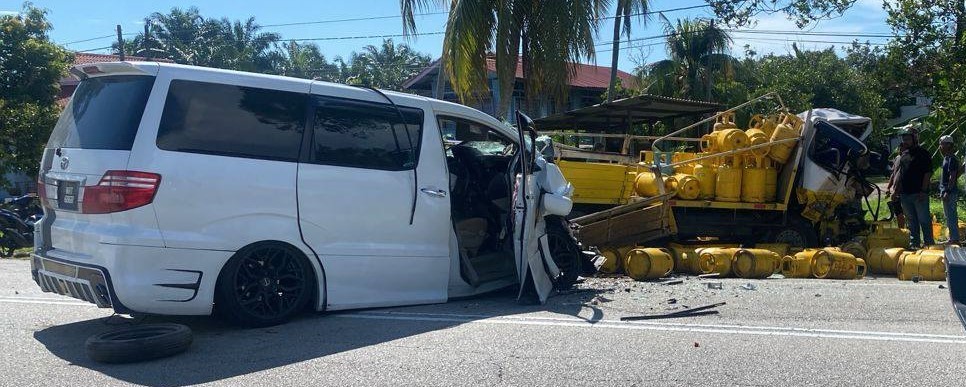 (已签发)大都会/Alphard与载煤气罗里迎面相撞,2男女司机受伤入院