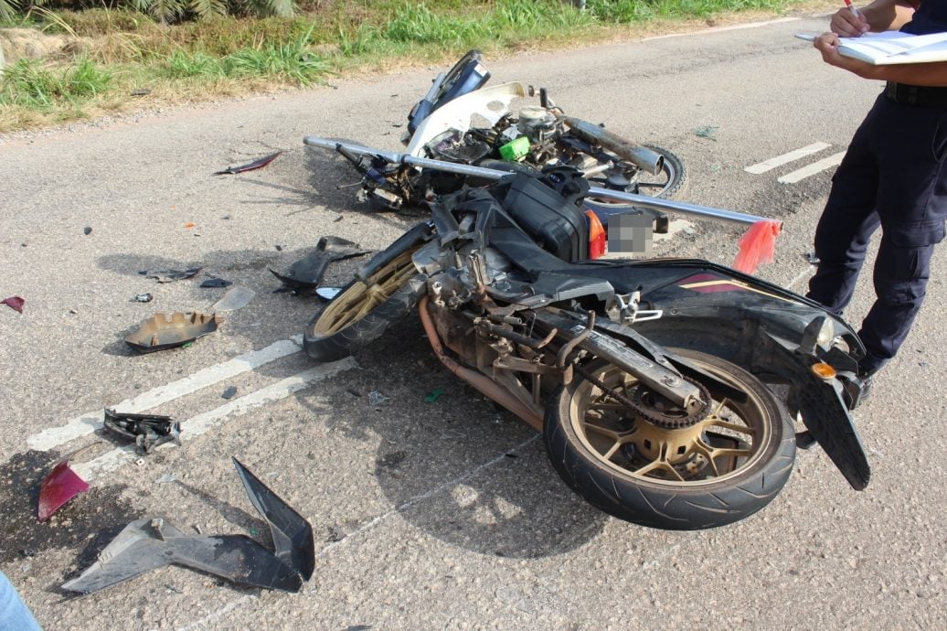 （已签发）柔：2摩托车相撞   印尼男死本地少年伤