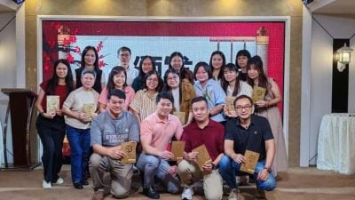 华民学校设“优秀教师奖”   表彰教师付出