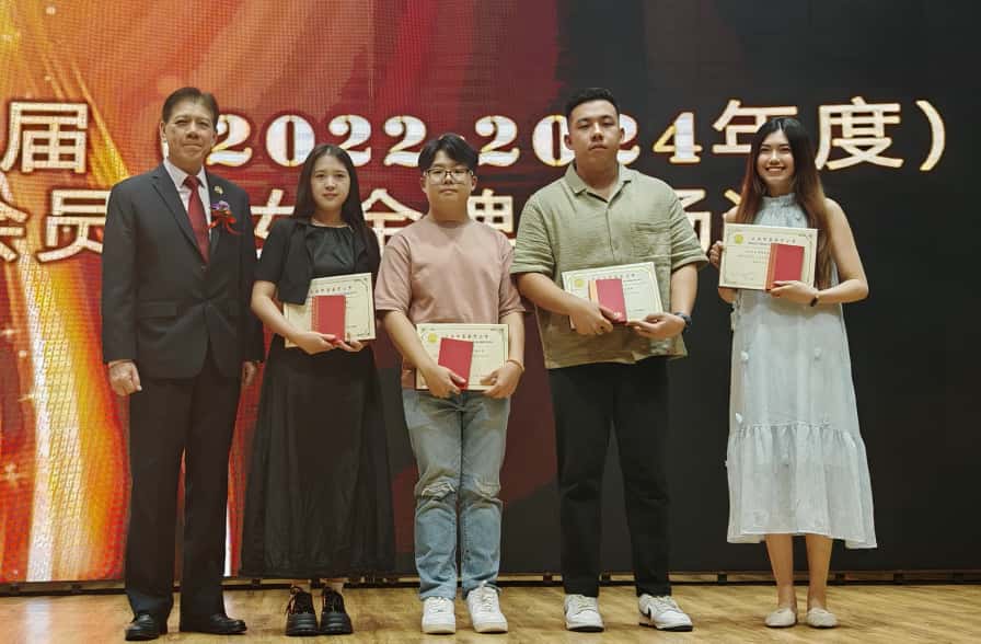 (已签发)柔:**可版头**陈正华:培养接班人现代化发展  让中医药融入日常健康