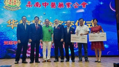 陈正华：培养接班人现代化发展  让中医药融入日常健康