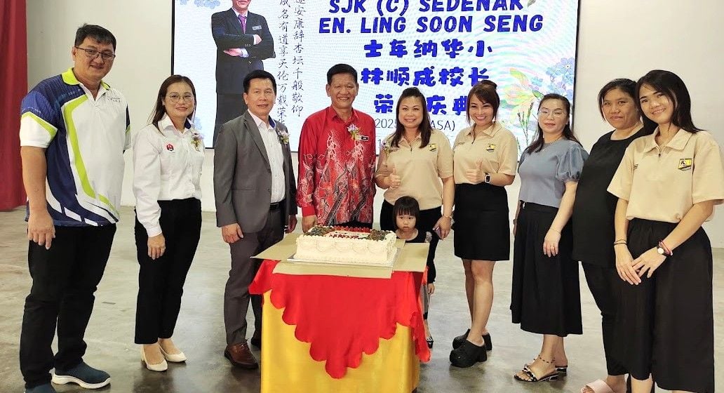 (已签发)柔:士年纳华小欢送校长林顺成荣休   场面温馨难忘