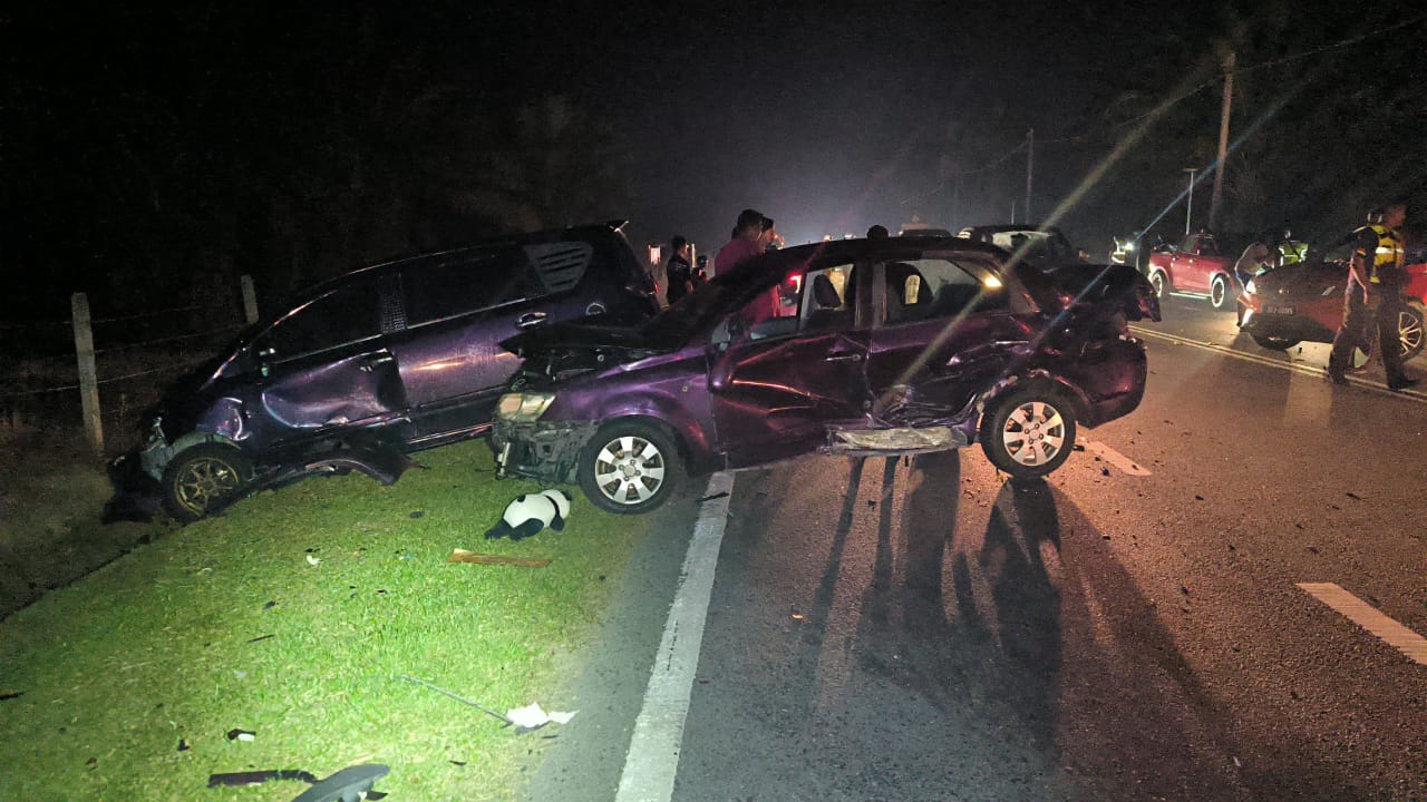 （已签发）柔：新邦令金连环车祸   涉6车4人受伤