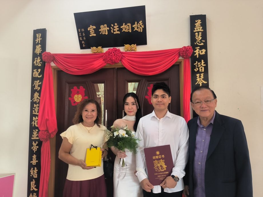 双十日“十全十美”   17对新人紫霭阁注册结婚