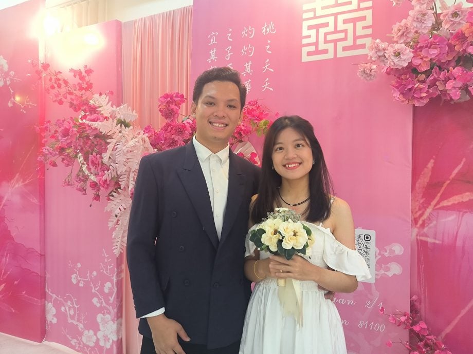 双十日“十全十美”   17对新人紫霭阁注册结婚