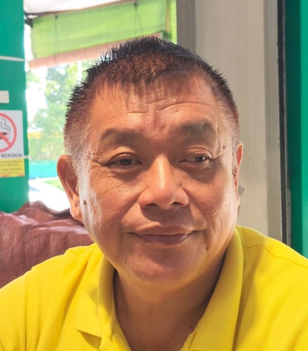 （已签发）柔：**版二头**古来商区野狗成群   居民忧安全卫生问题