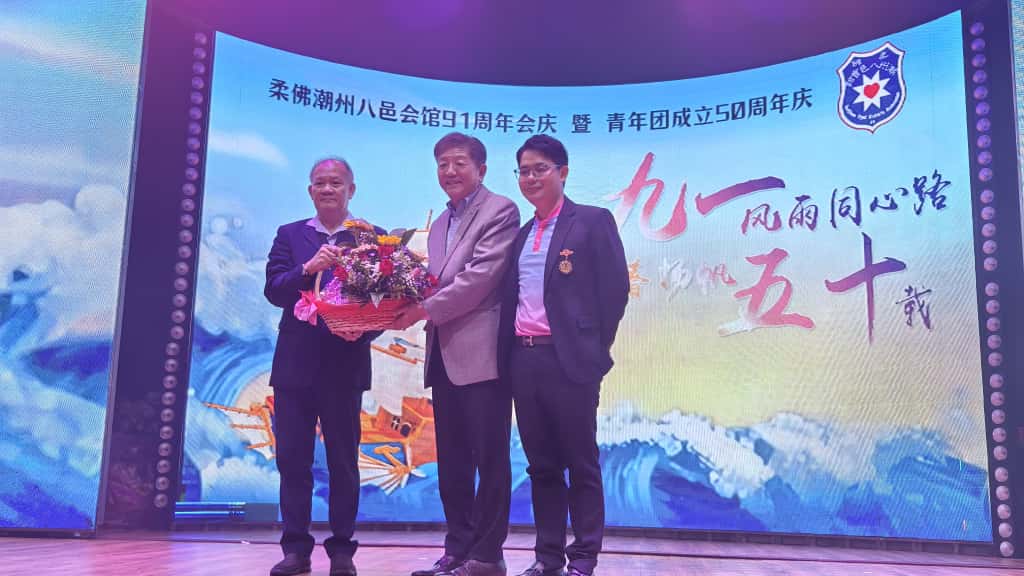 （已签发）柔：**版头**吴源盛吁南马区成立潮工商分会   整合资源创良性循环